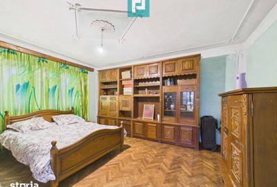 Casă cu 4 camere cu Teren 1368 Mp în Central