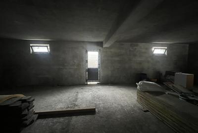 Duplex la gri 175 mp utili 58 mp demisol curte 180 mp  3 bai 3/4 dormitoare - 7