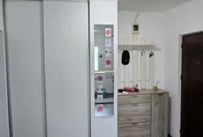 Apartament cu 2 camere decomandat în Far