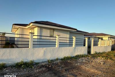 Casă cu 4 camere cu Teren 369 Mp în Berceni