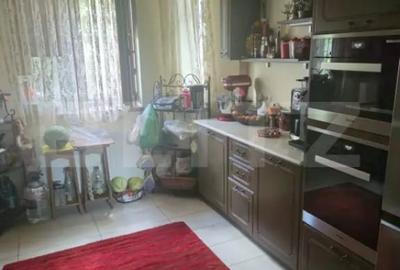 Casă cu 7 camere cu Teren 1170 Mp în Central - 4