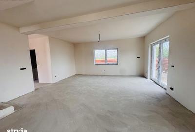 Casă cu 9 camere cu Teren 476 Mp în Jucu - 2