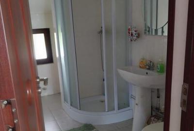 Vila 7 camere, 200 mp, zona Maneciu Pamanteni - 2