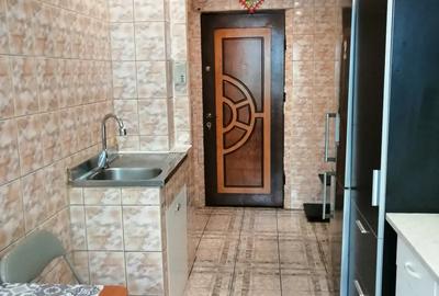 Inchiriez apartament 2 camere decomandat. - 2