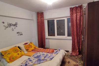 Apartament trei camere, decomandat, balcon, etaj 4 din 10, Narcisa - 13