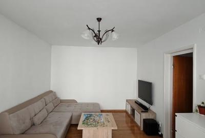 Vând apartament  2 camere, 55 MP, Decomandat, an 1984, Reabilitat, ferestre noi. - 1