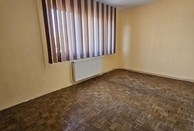 PROPRIETAR!! Apartament 3 camere Et 1 zona Victoria / Aleea Romanitei !! - 16