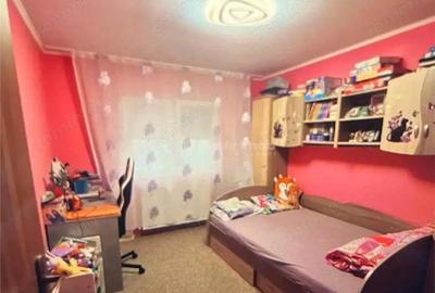 Apartament cu 3 camere decomandat în Alfa