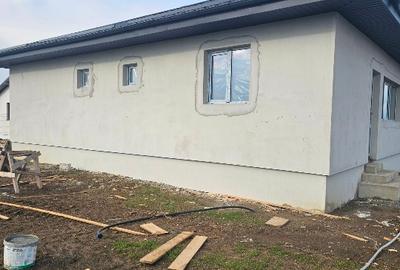 Vand casa pe Parter 106mi €  0724872115 - 8