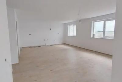 Casă cu 5 camere cu Teren 306 Mp în Malu Mare - 13