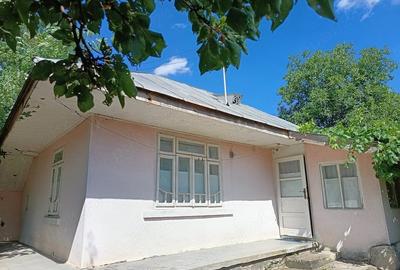 Casă cu 4 camere cu Teren 1500 Mp în Brătulești