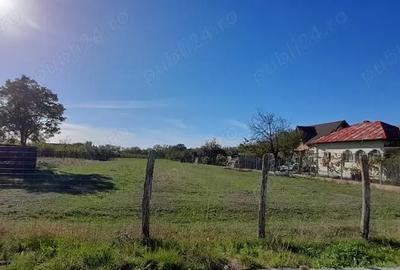Teren de 2234 mp, în Albota