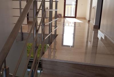Casă cu 4 camere în Gura Văii - 1