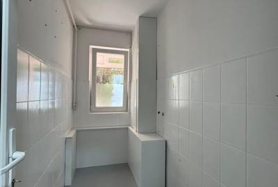 Spatiu comercial compus din doua incaperi si o chicineta - 11