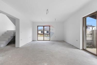 Casă cu 7 camere cu Teren 437 Mp în Livada - 6