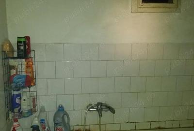 Casă cu 3 camere cu Teren 1960 Mp în Central