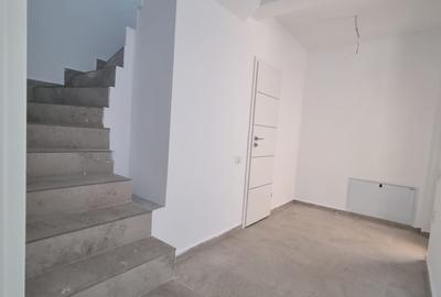 Casă cu 4 camere cu Canalizare în Central - 3