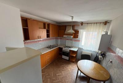 Apartament spa?ios 4 camere de inchiriat in Bra?ov, zona Racadau