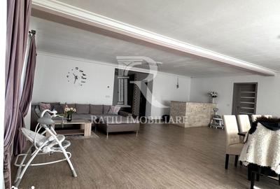 Casă cu 4 camere cu Teren 6380 Mp în Girișu de Criș - 16
