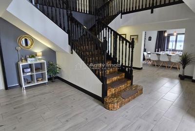 Casă cu 8 camere cu Teren 2000 Mp în Poșta Câlnău - 1