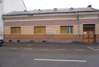 Casă cu 5 camere cu Teren 308 Mp în Central - 1