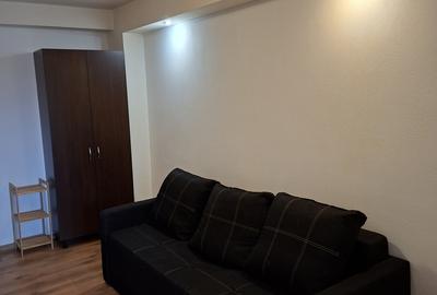 Garsonieră decomandată în Titan