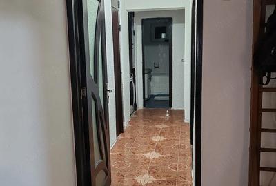 Apartament cu 4 camere semidecomandat în Central