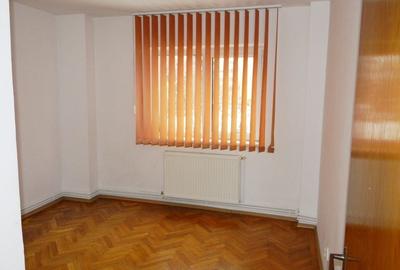 Apartament cu 3 camere, bucataria mobilata-utilata - 5