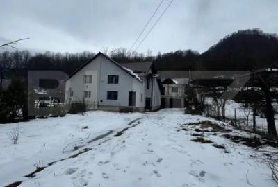 Casă cu 4 camere cu Teren 810 Mp în Central