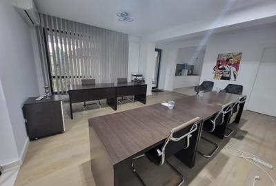 Apartament cu 2 camere în Apărătorii Patriei
