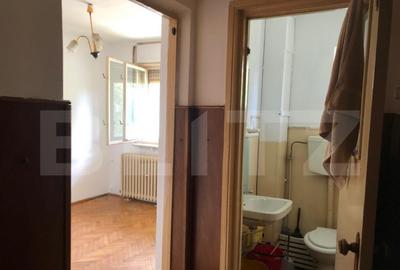 Apartament cu 3 camere semidecomandat în Micro 16