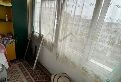 Apartament cu 2 camere nedecomandat în Podu Roș