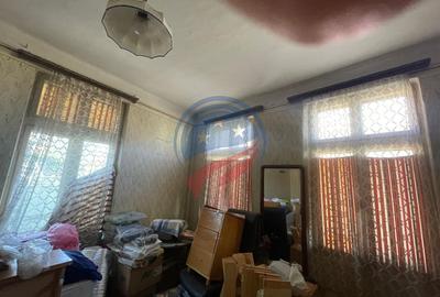 Casă individuală cu 3 camere cu Canalizare în Central - 3