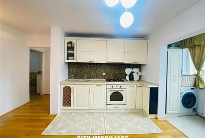 Apartament 2 camere, decomandat, zona UMF.
