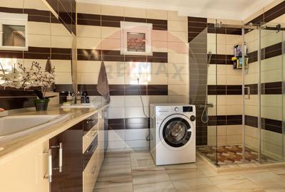 Casă cu 5 camere cu Teren 435 Mp în Central - 3