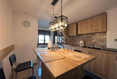 Apartament cu 3 camere semidecomandat, mobilat în Central
