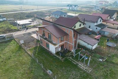 Casă cu 5 camere cu Teren 700 Mp în Dudeștii Noi - 1