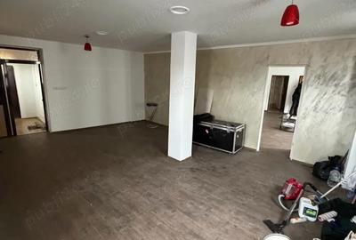 Spațiu comercial, de 100 mp, în Central