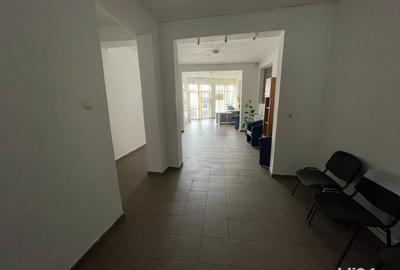 Casă cu 5 camere cu Teren 100 Mp în Central - 2