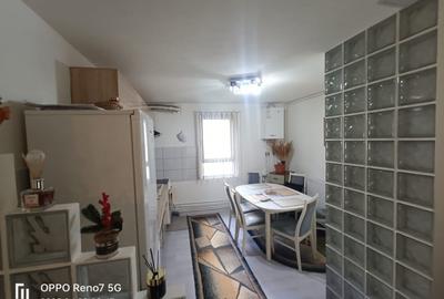 Apartament cu 3 camere de vanzare in Reghin str. Fagarașului