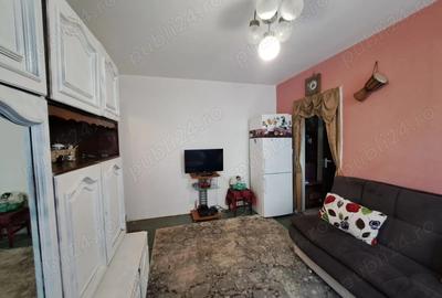 Vand apartament 3 camere,semidecomandat, 44mp,Militari-Apusului - 1