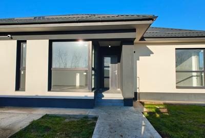 Casa individuala  -  3 camere  -  2 bai  -  375 mp teren - 2
