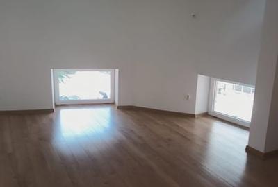 Casă cu 6 camere cu Canalizare în Tei - 2