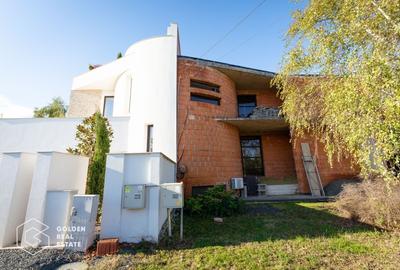 Duplex cu 4 camere cu Teren 743 Mp în Moșnița Nouă