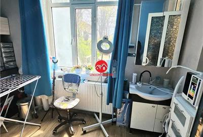 Casă cu 5 camere cu Canalizare în Central - 2