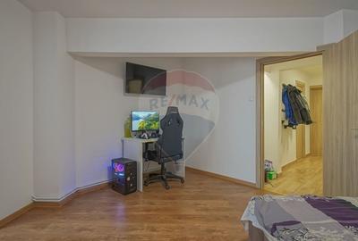 Apartament cu 2 camere decomandat, mobilat în Tractorul - 8