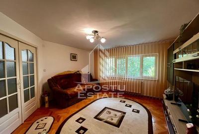 Apartament 3 camere,parter,centrala proprie,zona Saguna/T...