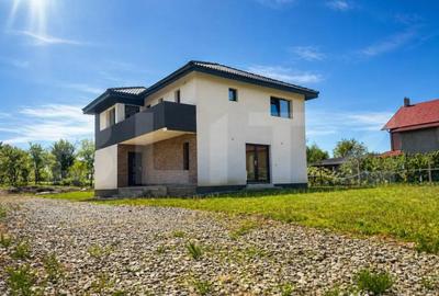 Casă cu 4 camere cu Teren 300 Mp în Șișești - 2