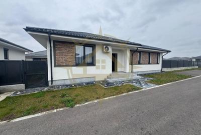 Casă cu 3 camere cu Canalizare în Balotești - 2