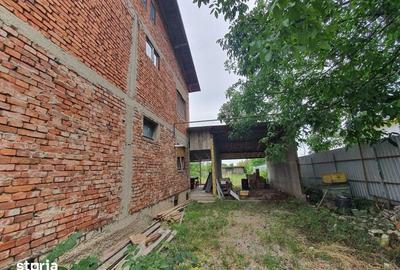 Casă cu 4 camere cu Teren 212 Mp în Central - 2